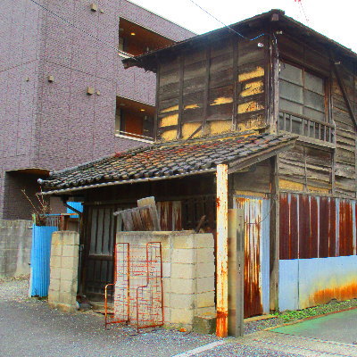 親の家（実家）が空き家なら解決策は３つだけなのになぜ悩む？売却？賃貸？住む？